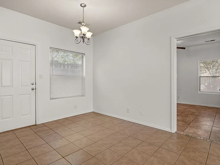2406 Broadway Blvd NE — Photo 8