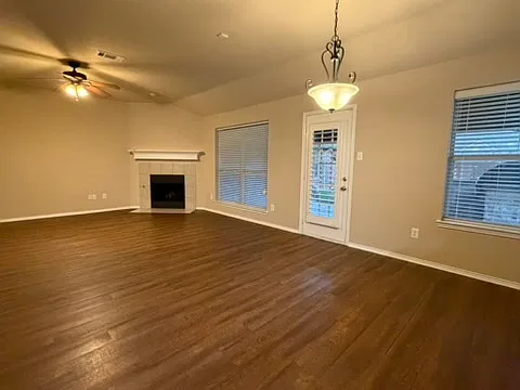 3 bed, 2103 sqft, $2,500 — Photo 3
