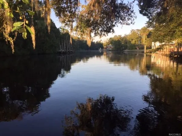 16317 W River Rd, Inglis, FL 34449