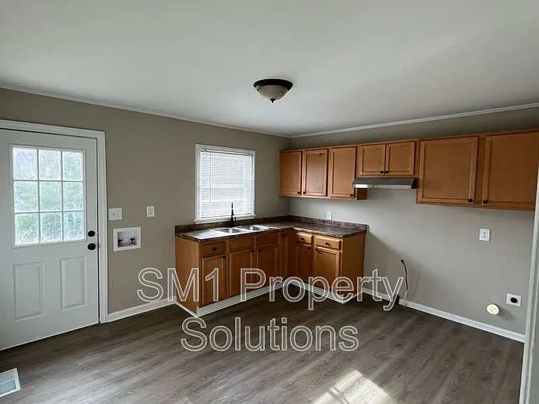 702 Ross Ave — Photo 3