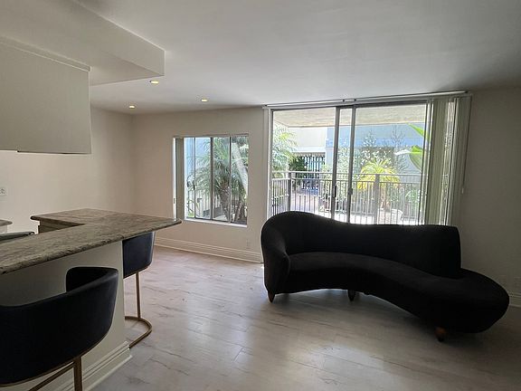 3rd image of 1724 Montana Ave #7