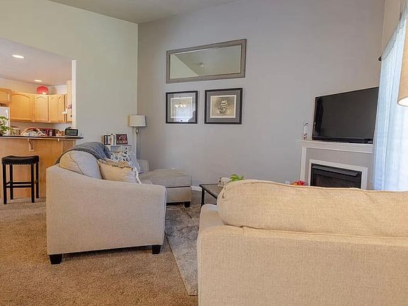 3rd image of 930 N Goldenrod Ct