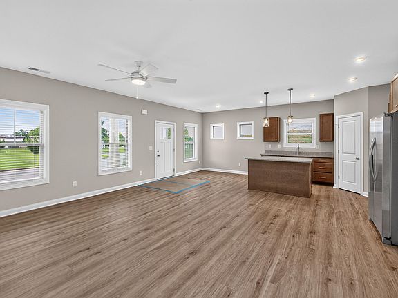3rd image of 529 Shropshire Ave