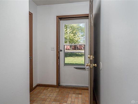 2nd image of 874 Congress Park Dr