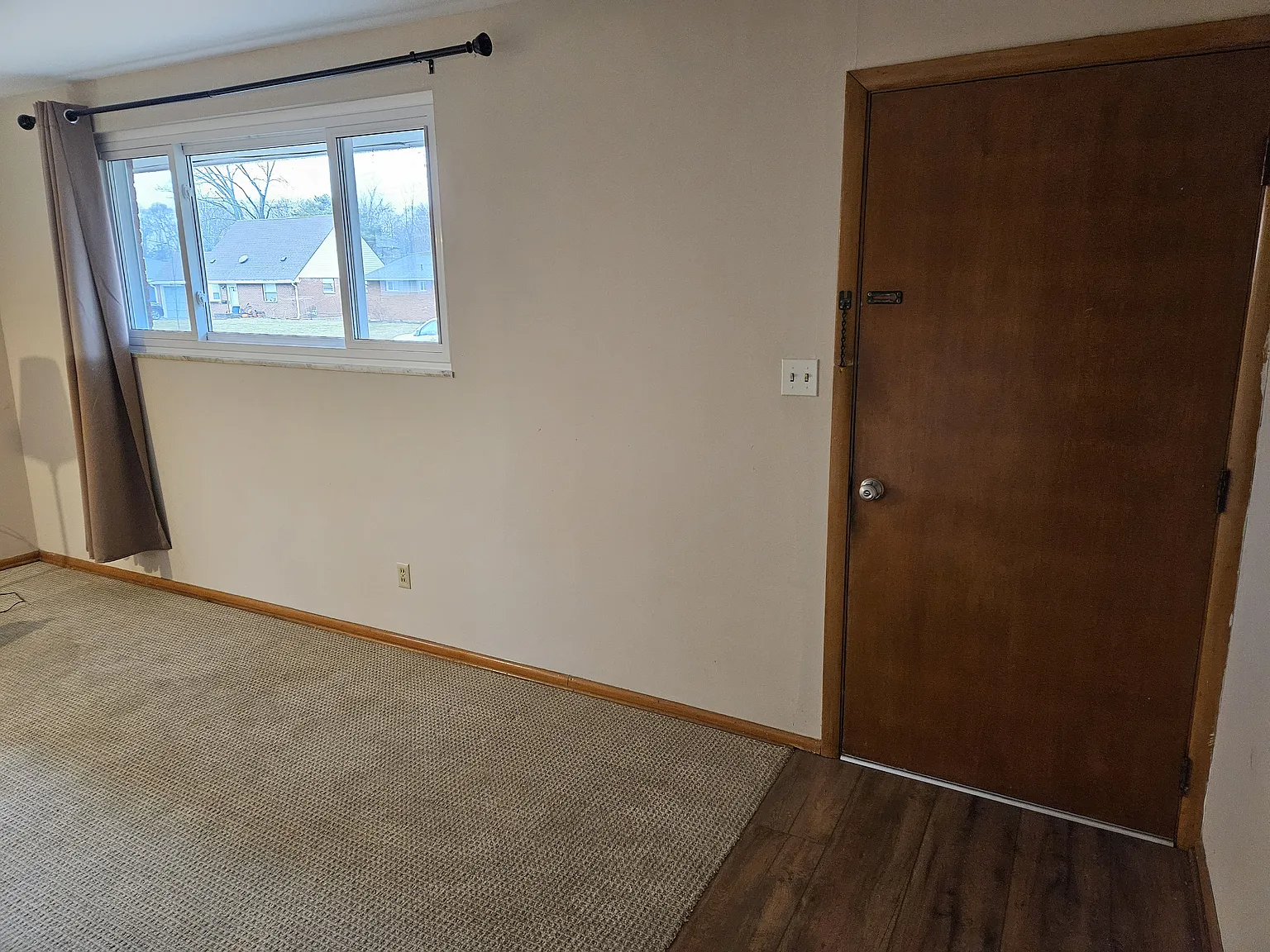 3 bed, 988 sqft, $1,800 — Photo 2
