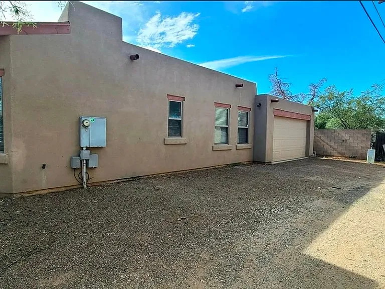 Beautiful 4 bed, 3 bath home near UofA Campus! — Photo 8