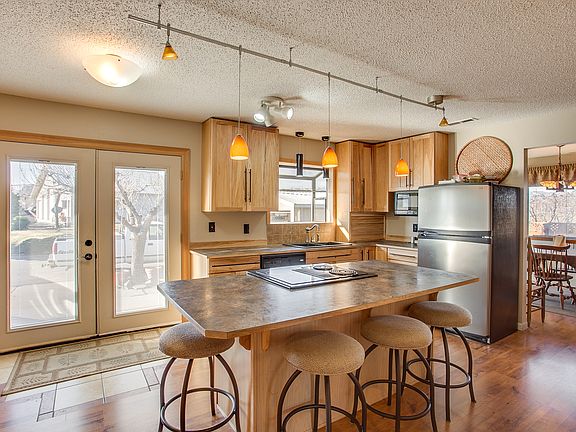 Kitchen - Hickory Cabinets