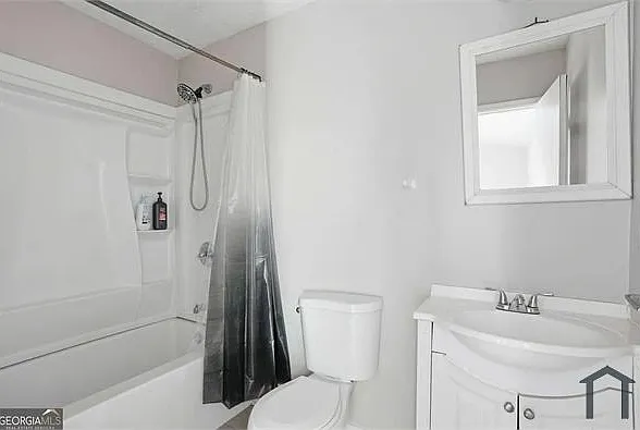 4 bed, $2,100 — Photo 3