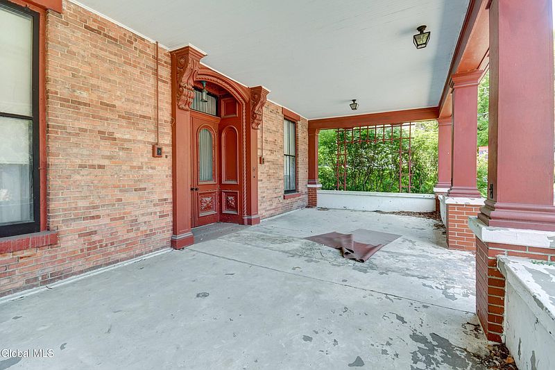 4th image of 61 Mohawk Street