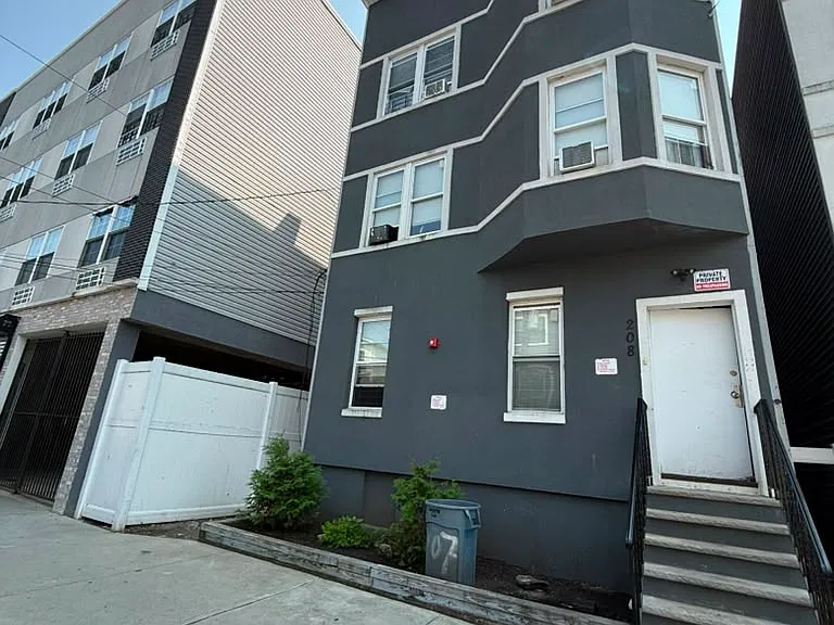 208 Governor St #3R — Photo 2