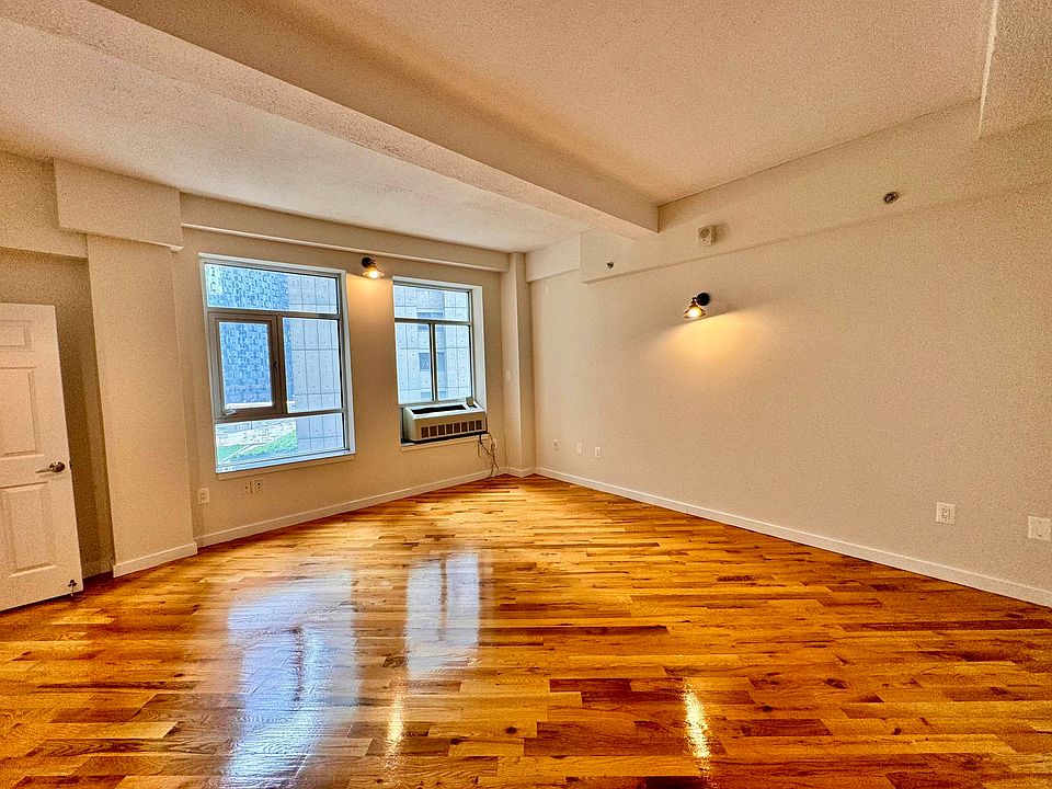 1st image of 29-28 41st Ave #705
