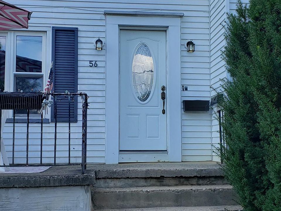 2 Family Home- has 2 entrances - front and side