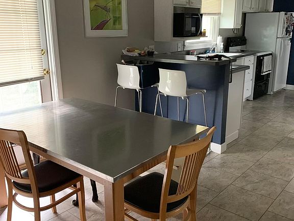 2nd image of 10333 Arthur Pl