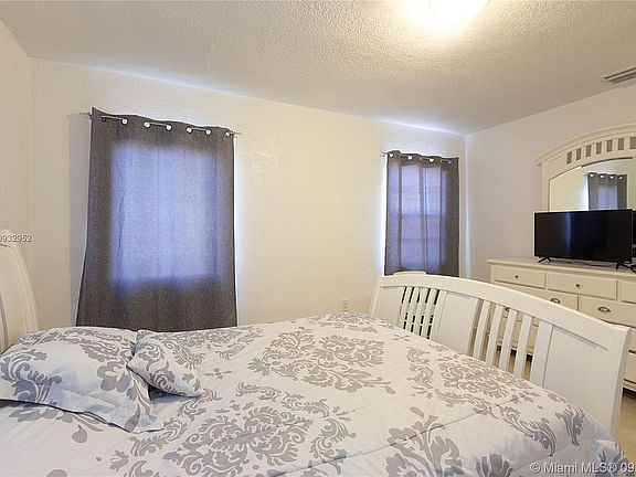 4th image of 620 NW 10th Ave #0