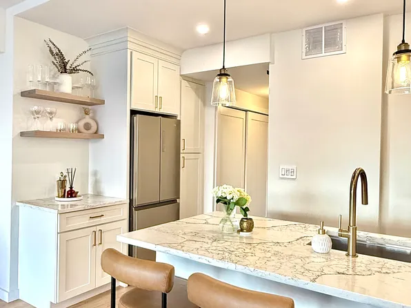 7 East 14th Street image 1 of 11