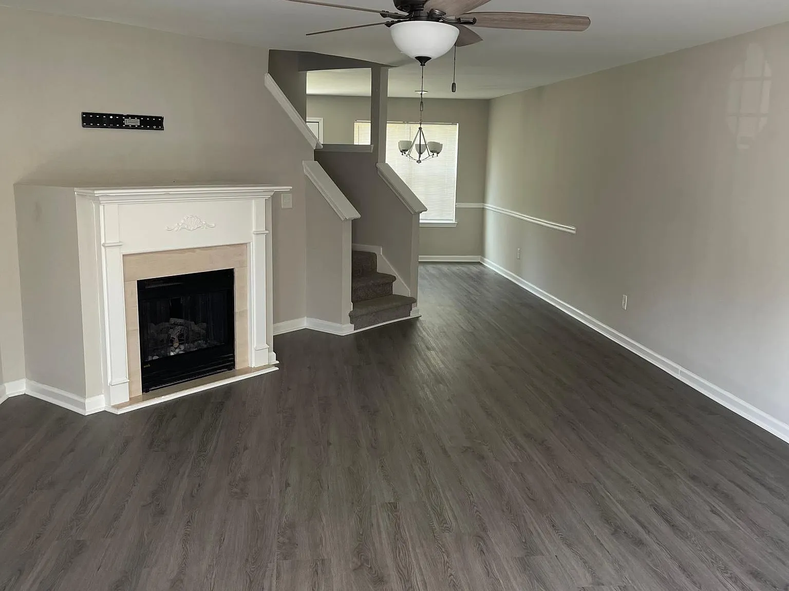 3 bed, 2.5 bath, 2150 sqft, $2,000 — Photo 2
