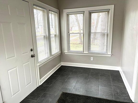 3rd image of 401 Monroe Ave