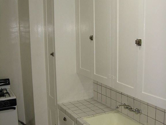 5th image of 747 N Wilcox Ave #105