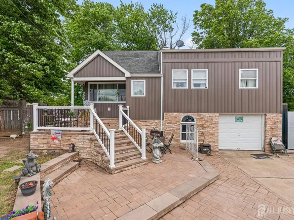 251 Arlington Dr, Fords, NJ 08863