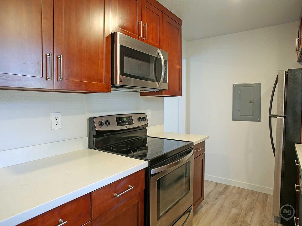 1st image of 5900 Soundview Dr #2