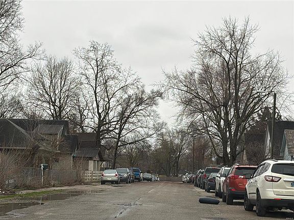 5th image of 1163 N Centennial St