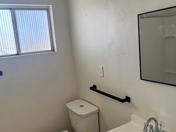 4th image of 3841 Daisy St #16