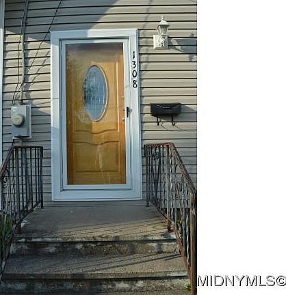 3rd image of 1308 Thorn St