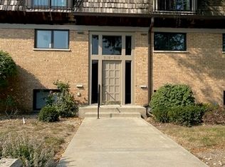 206 Kenston Ct, Geneva, IL 60134