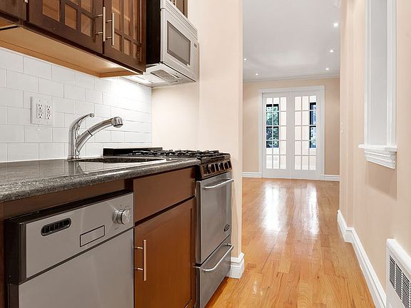 4th image of 420 E 66th St APT 2C