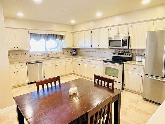 5th image of 111 Skyview Dr W