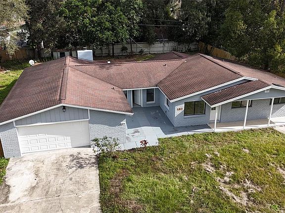 3rd image of 2525 Poinsetta Ave