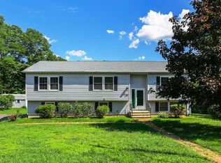 79 Eagle St, Ware, MA 01082