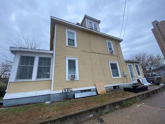 2nd image of 942 19th Ave NE