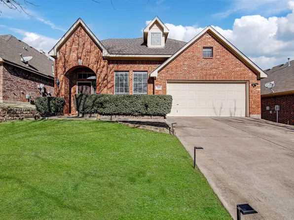 729 Red Elm Ln, Fort Worth, TX 76131