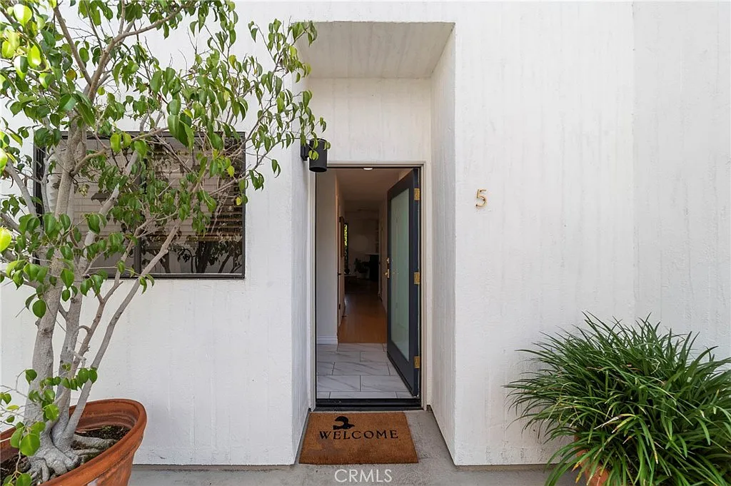 2 bed, 2.5 bath, 925 sqft, $5,295 — Photo 1