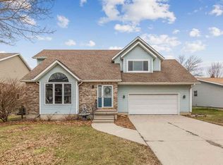 627 Hearthside Dr, Cedar Falls, IA 50613