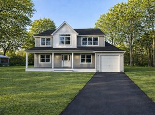 89 N South St, Manorville, NY 11949