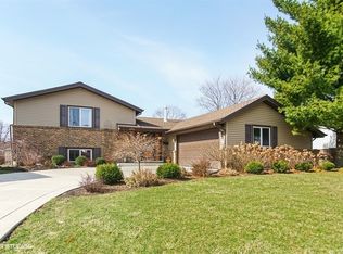 2008 N Elizabeth Dr, Arlington Heights, IL 60004