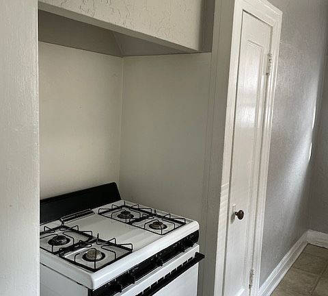 5th image of 1619 S Van Buren St APT 12