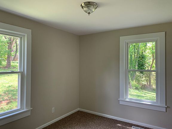 5th image of 2426 Fairview Ave