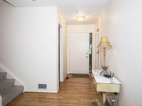 Entry Foyer/Center Hall