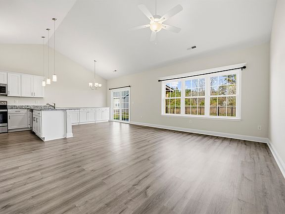 3rd image of 908 Sandridge Rd.