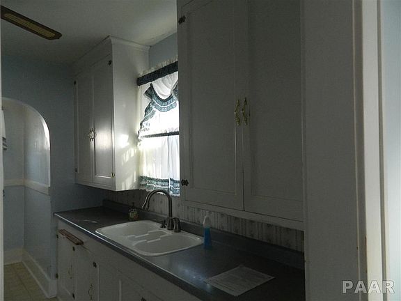 4th image of 915 E Maywood Ave