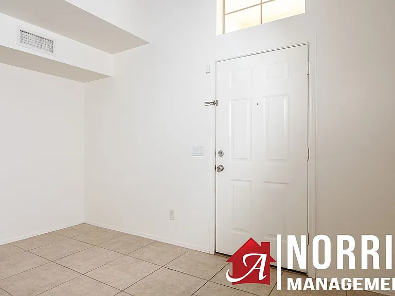 1632 E Cardinal Dr — Photo 3