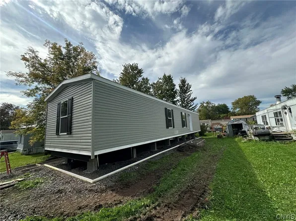 216 Tipperary Dr, Utica, NY 13502