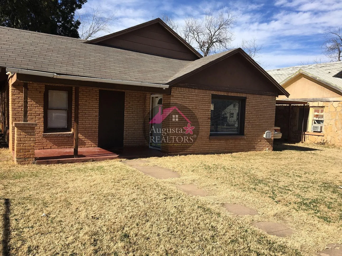 Very cute 2 Bedroom 1 Bath with Bonus Room. — Photo 1