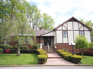 44 Hunt Ln, Staten Island, NY 10304