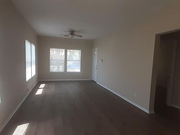 5th image of 1106 W Rosewood Ave