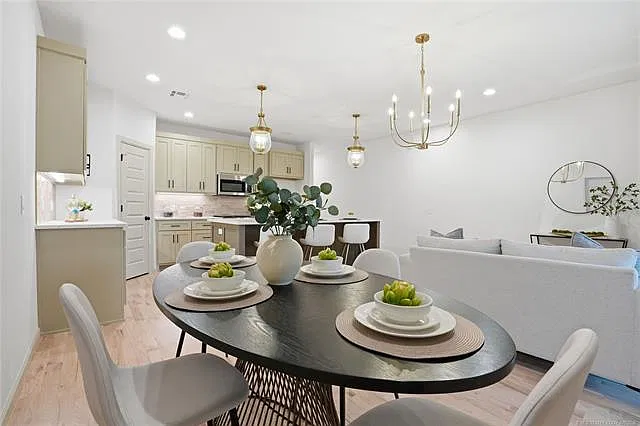 2 bed, 2.5 bath, 3200 sqft, $1,800 — Photo 3