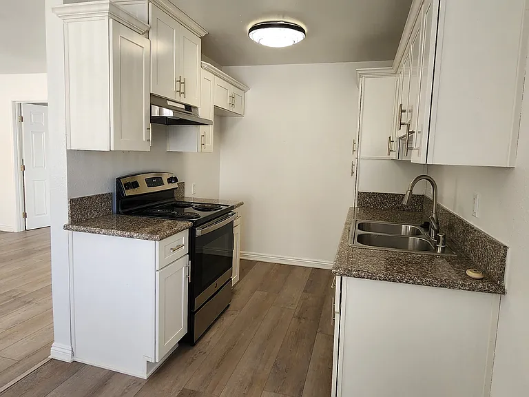 Hunt Pk Apartments — Photo 7